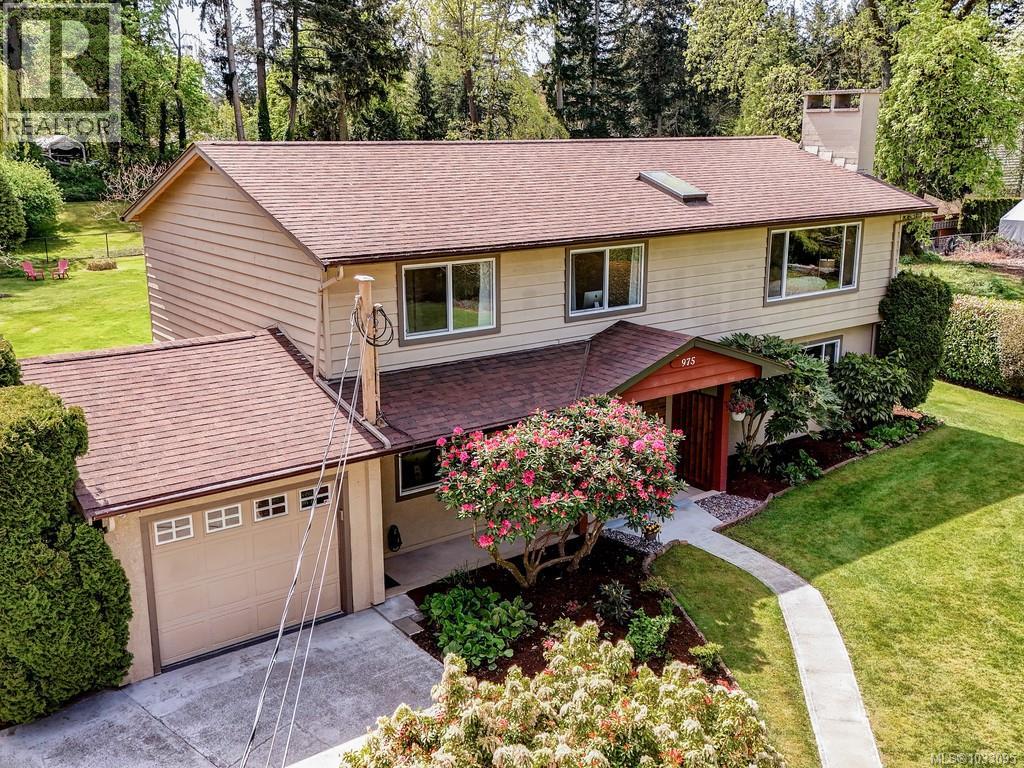  975 Ardmore Drive, North Saanich