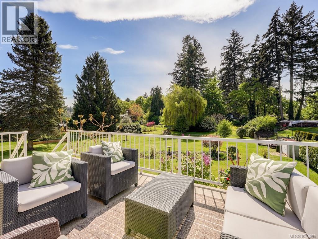  975 Ardmore Drive, North Saanich