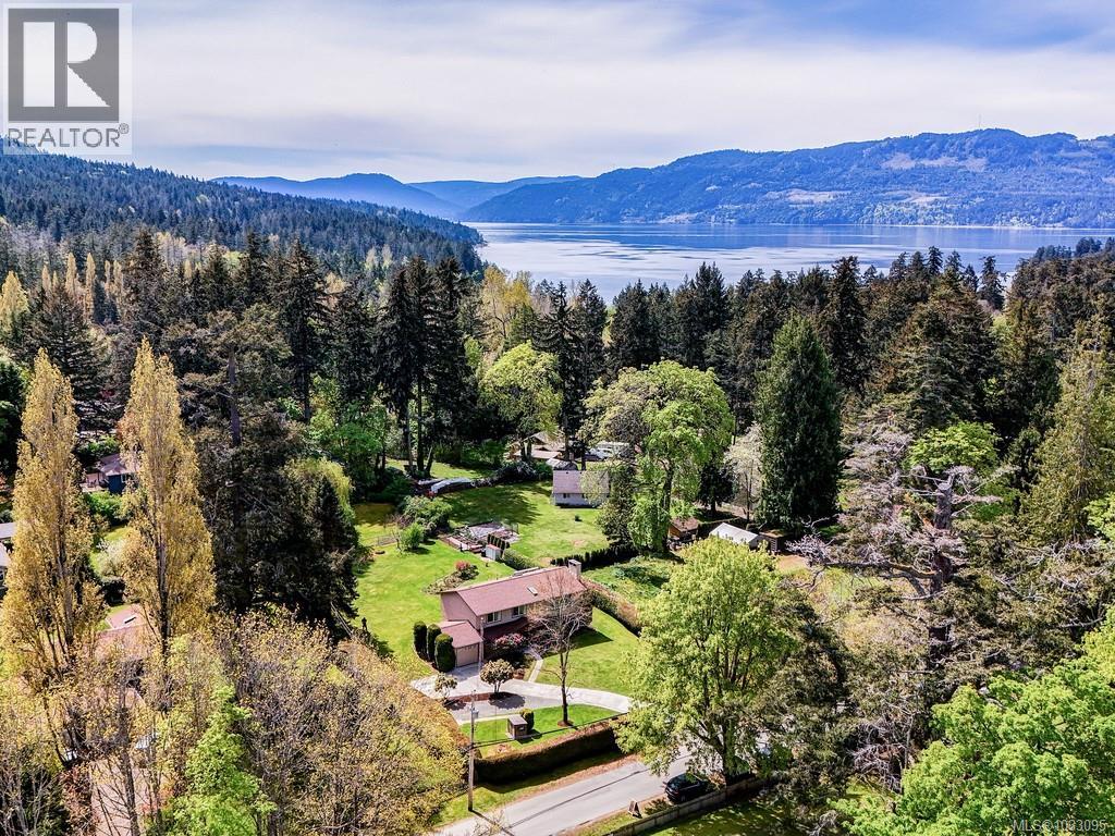  975 Ardmore Drive, North Saanich