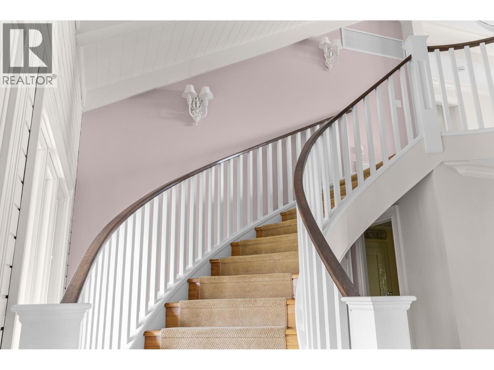  1601 Pritchard Drive, West Kelowna