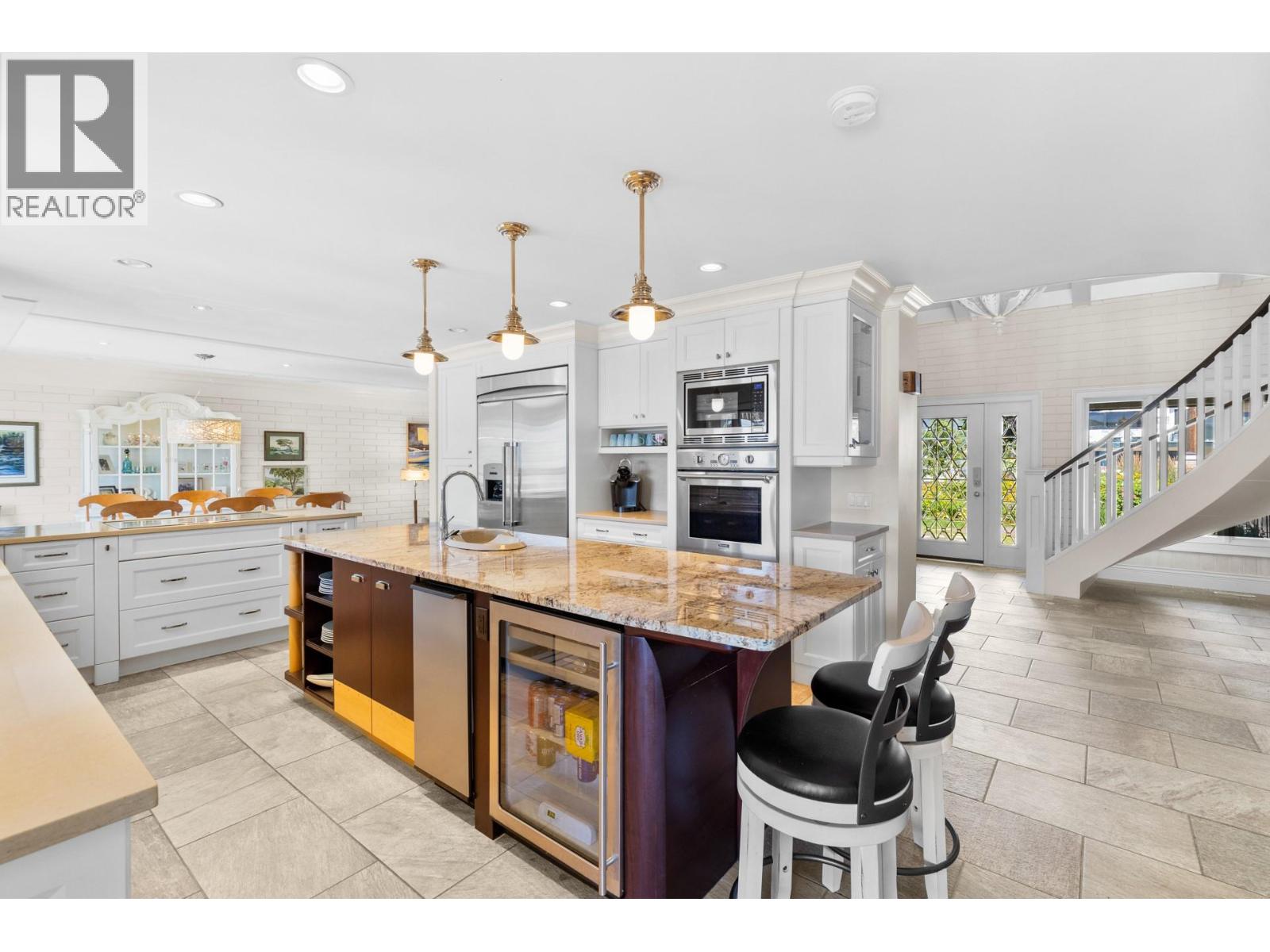  1601 Pritchard Drive, West Kelowna
