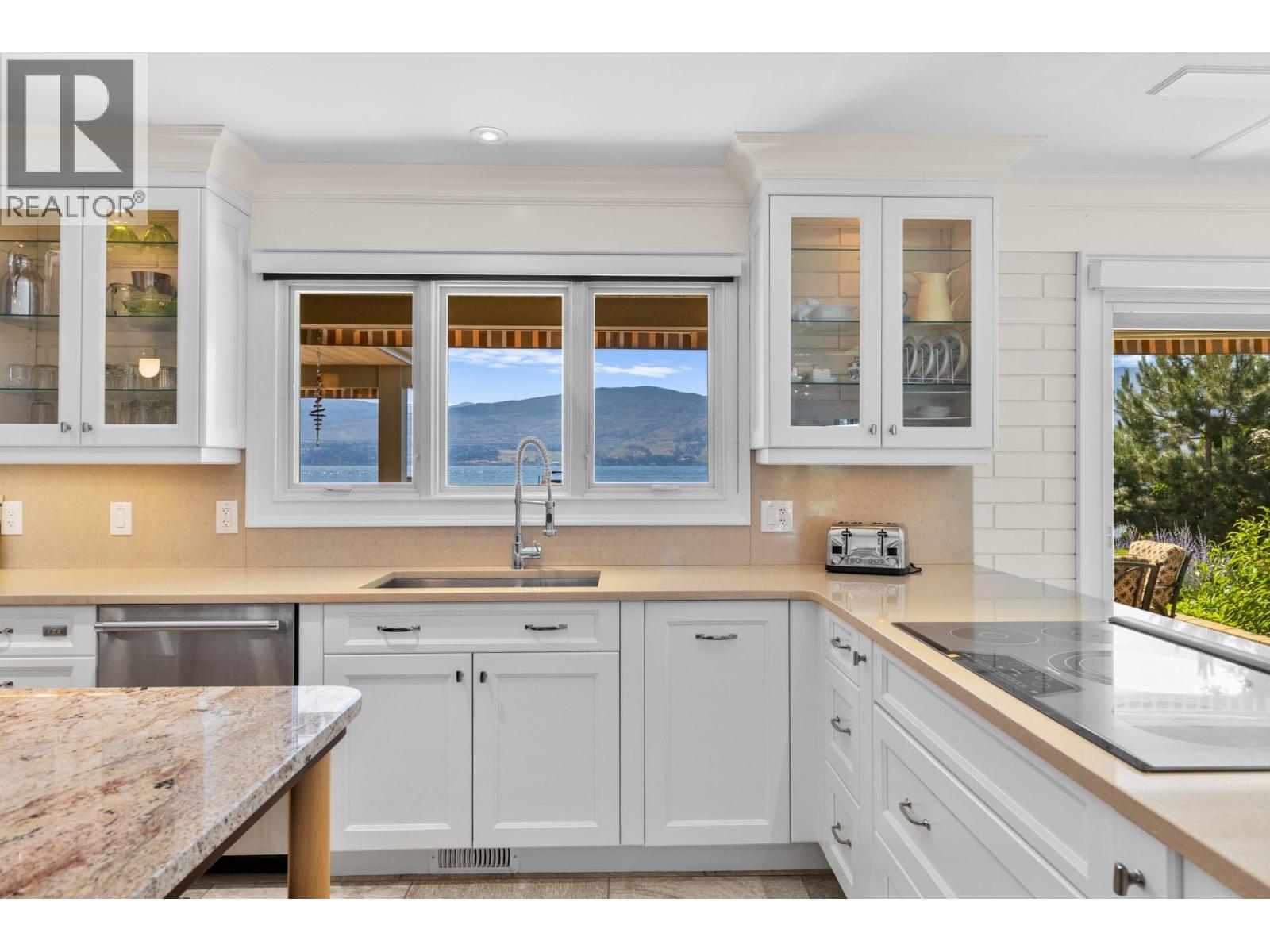  1601 Pritchard Drive, West Kelowna