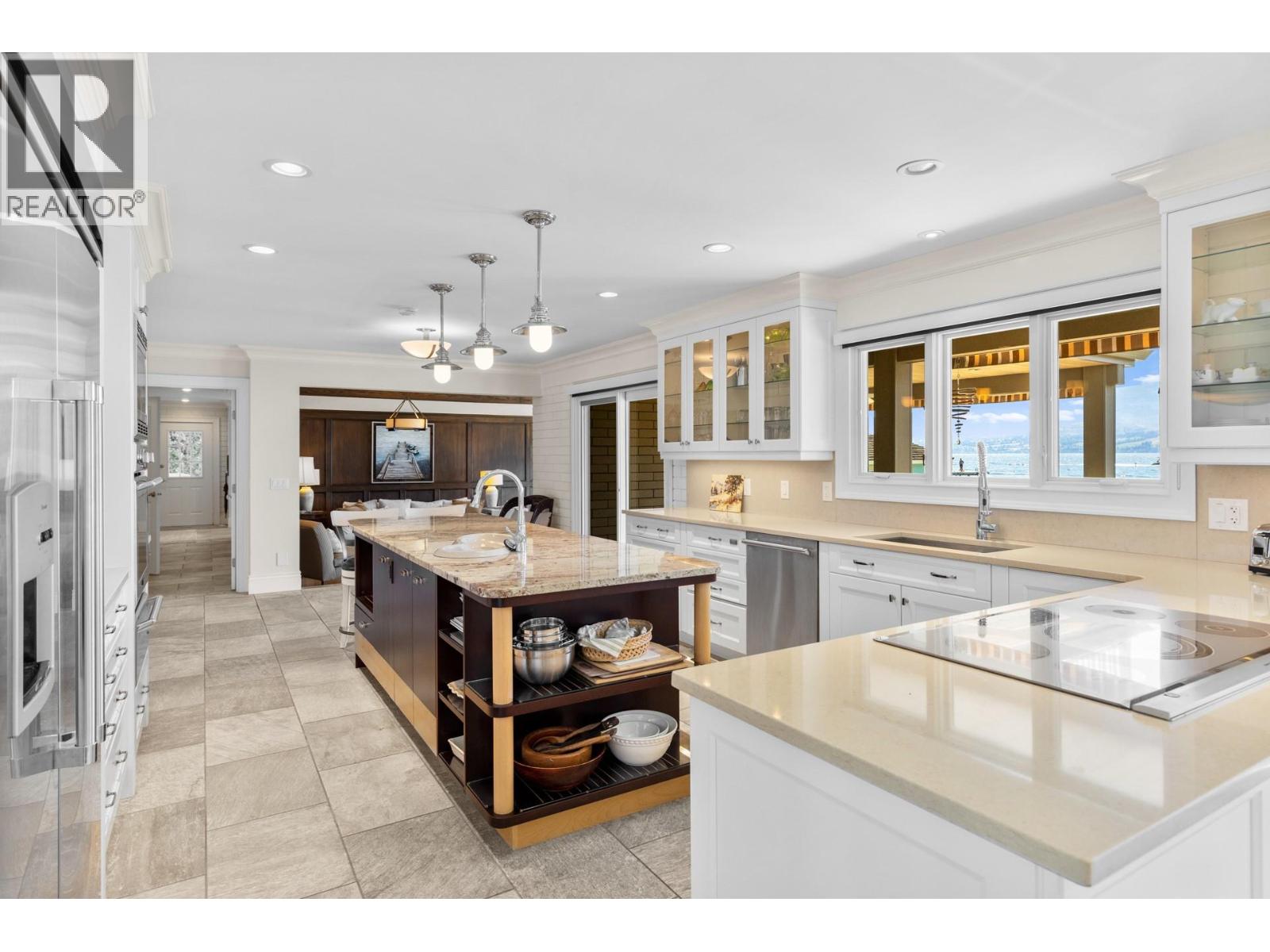  1601 Pritchard Drive, West Kelowna