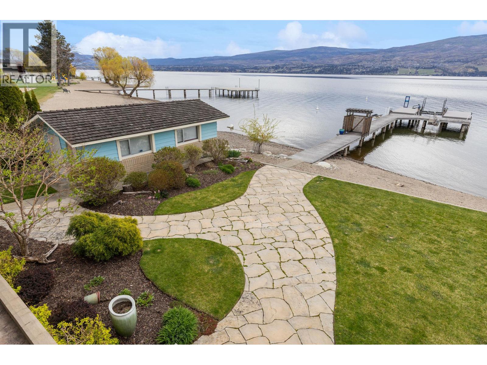  1601 Pritchard Drive, West Kelowna
