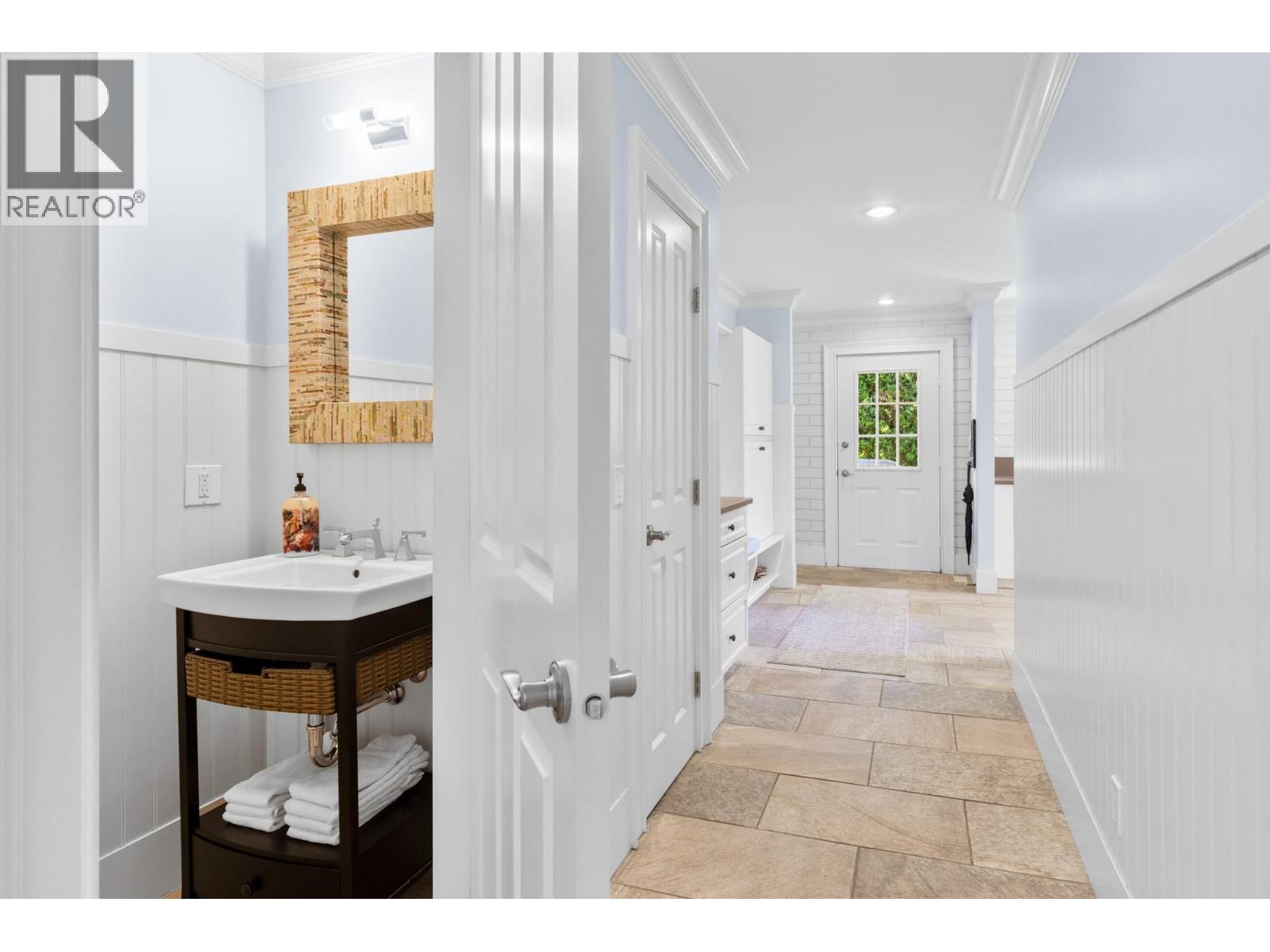  1601 Pritchard Drive, West Kelowna