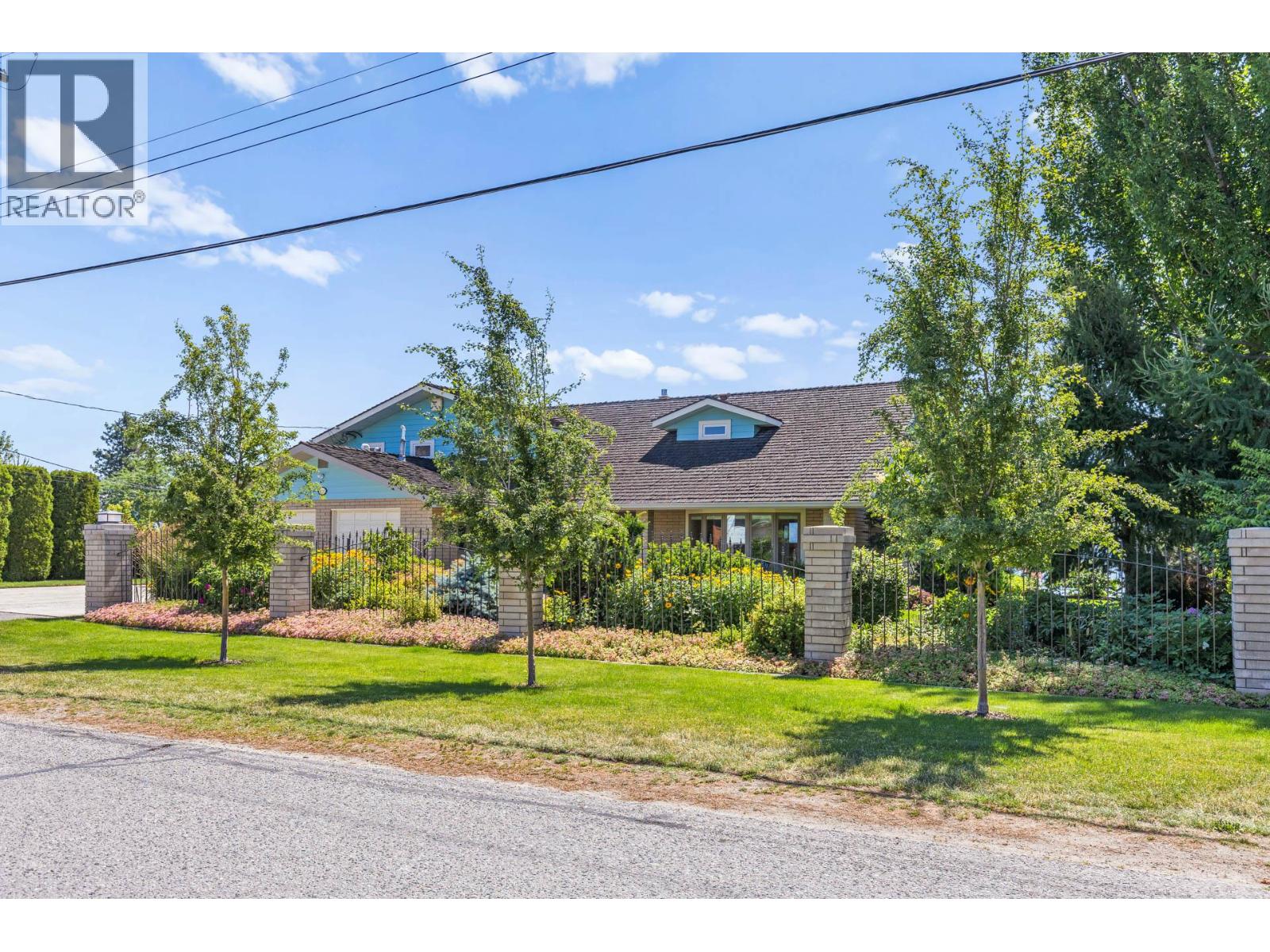  1601 Pritchard Drive, West Kelowna