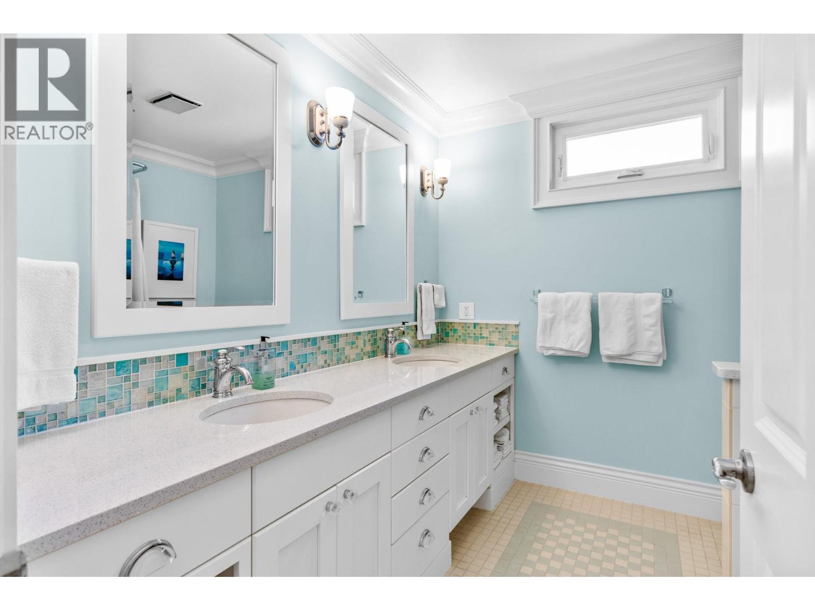  1601 Pritchard Drive, West Kelowna