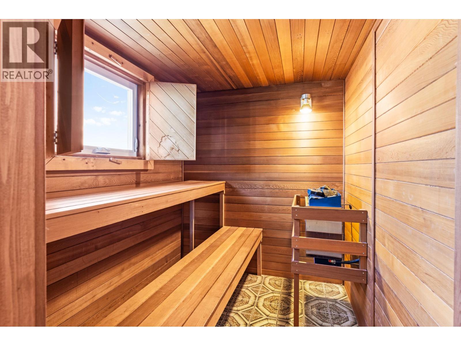  1601 Pritchard Drive, West Kelowna