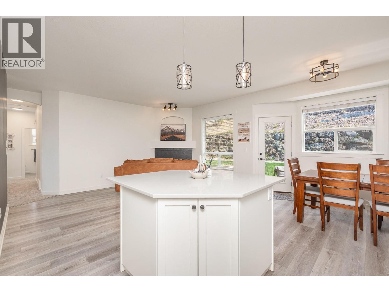 991 Mt Begbie Drive - 11