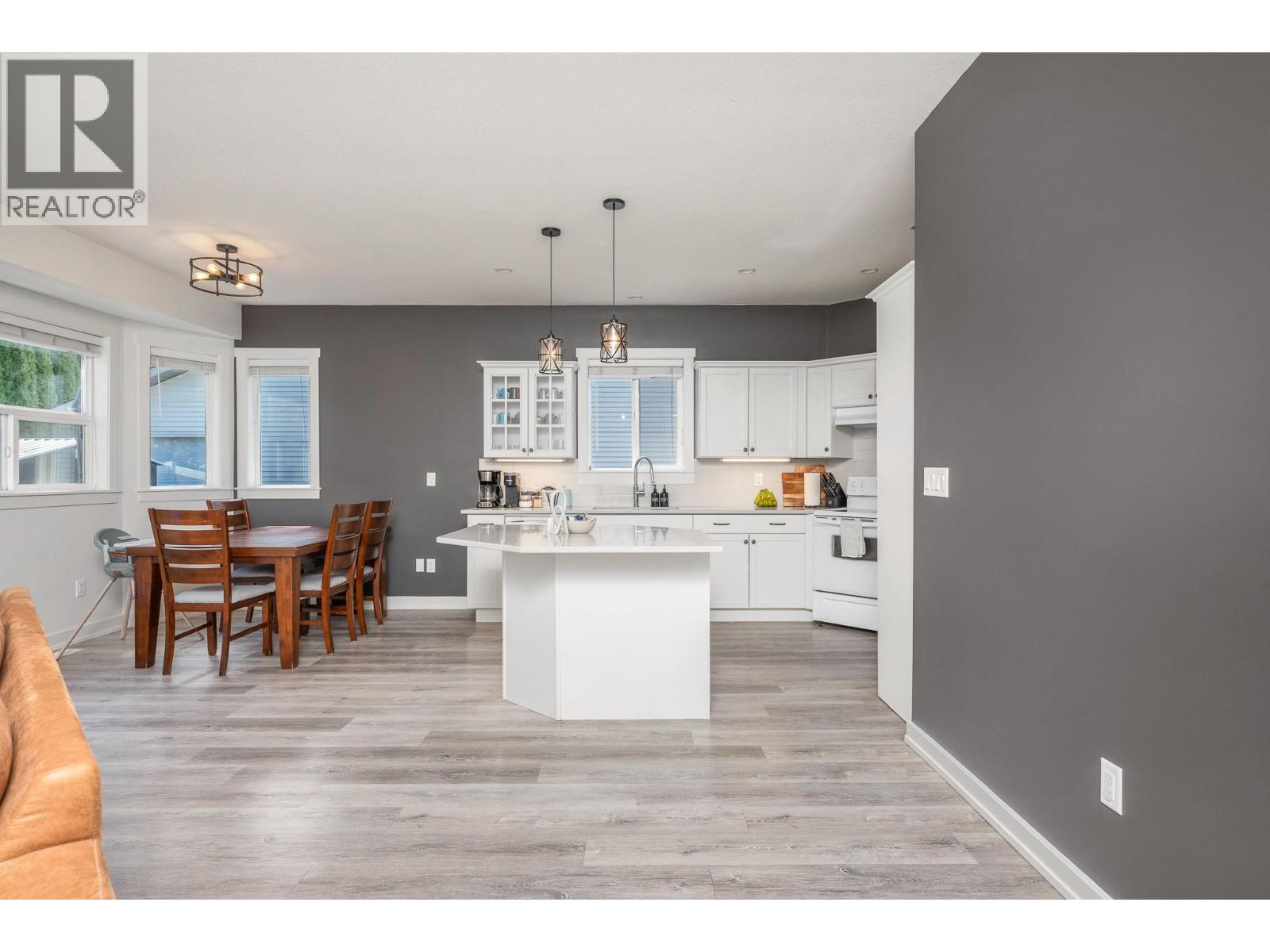 991 Mt Begbie Drive - 8