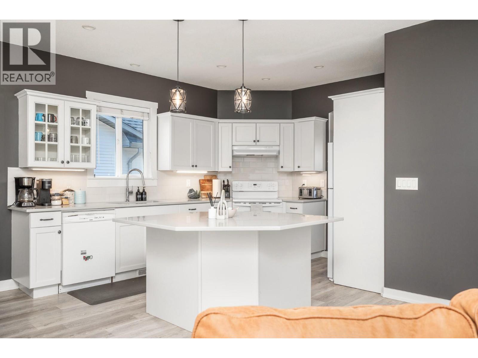 991 Mt Begbie Drive - 9