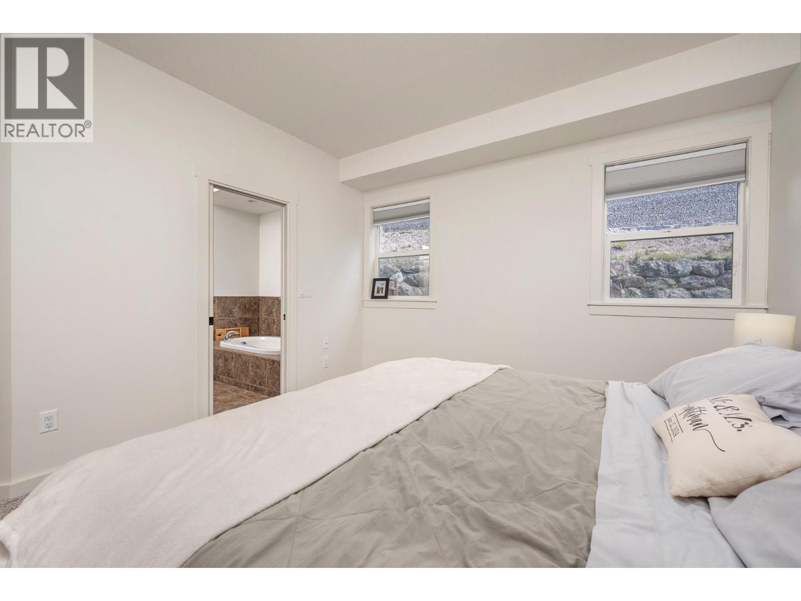 991 Mt Begbie Drive - 22