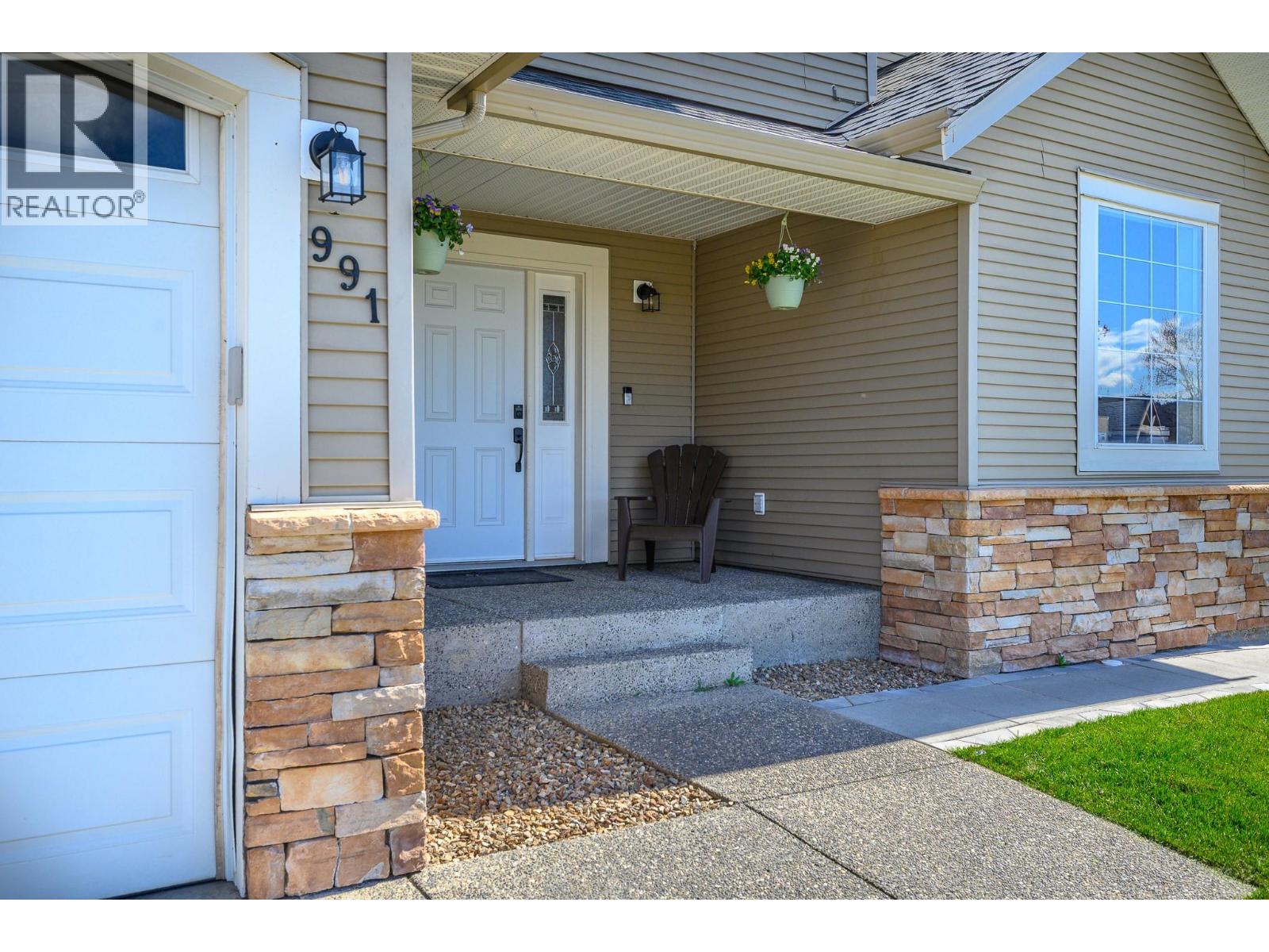 991 Mt Begbie Drive - Image 2