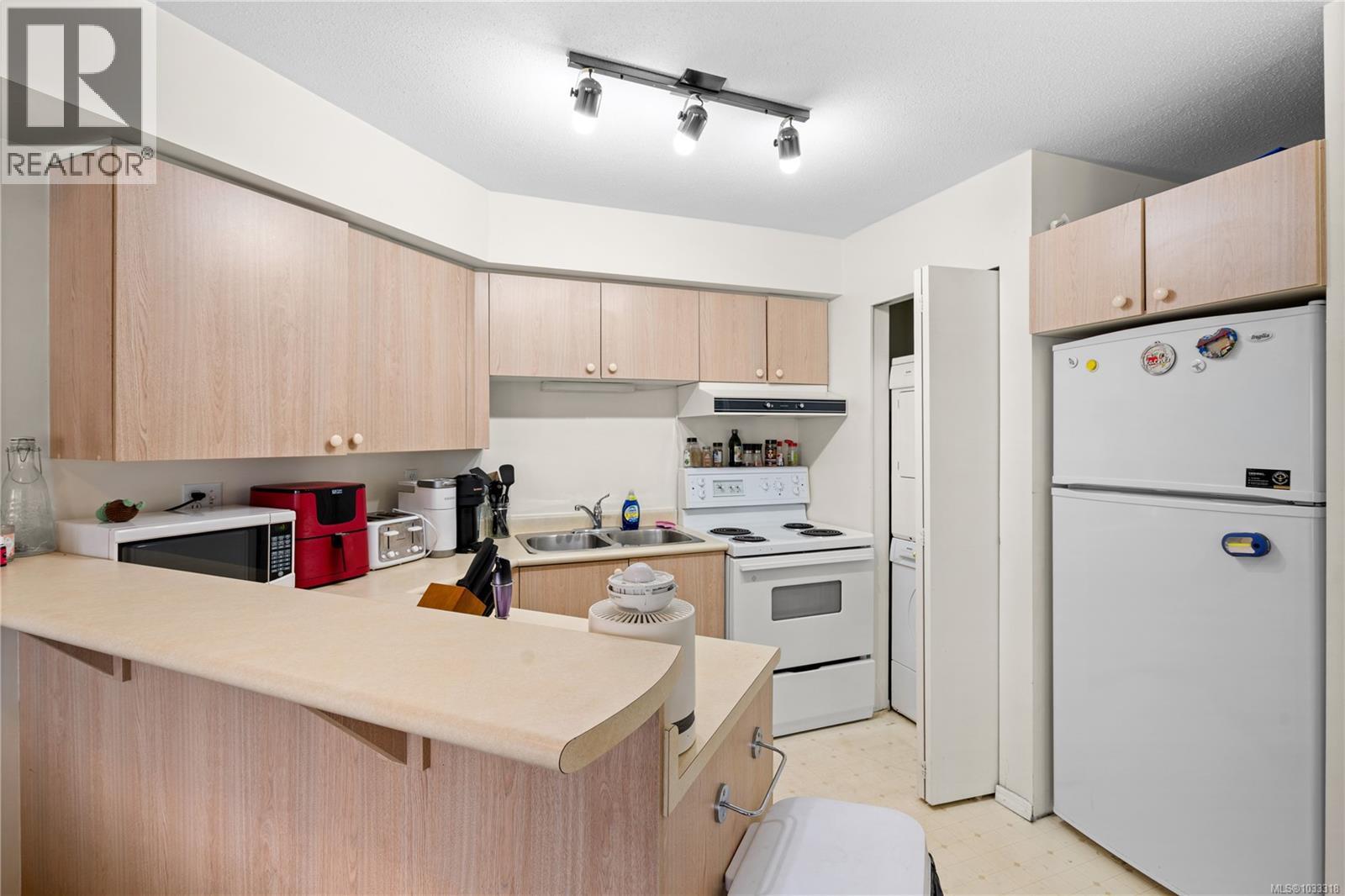 #312 2560 Wark St - 10