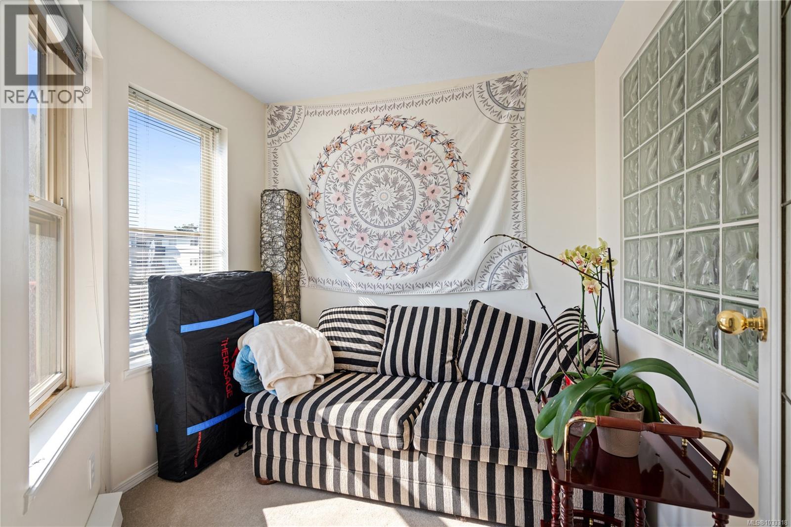 #312 2560 Wark St - 14