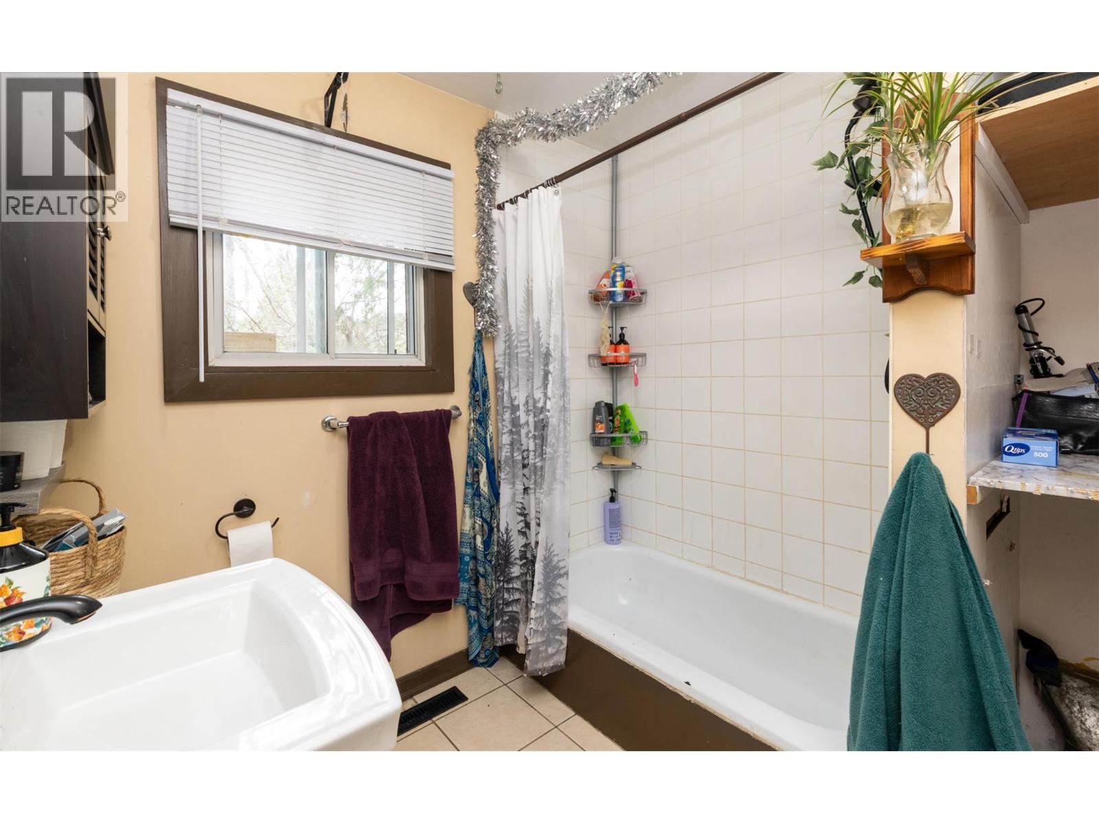 2370 Lakeshore Road NE - 23