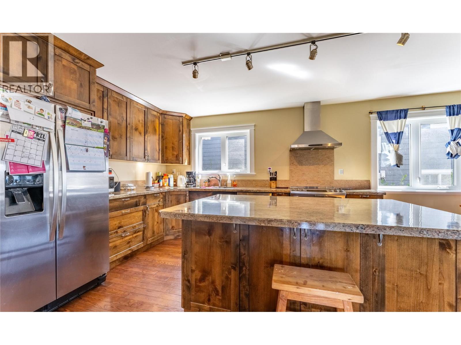 902 Murdoch Street - Image 2