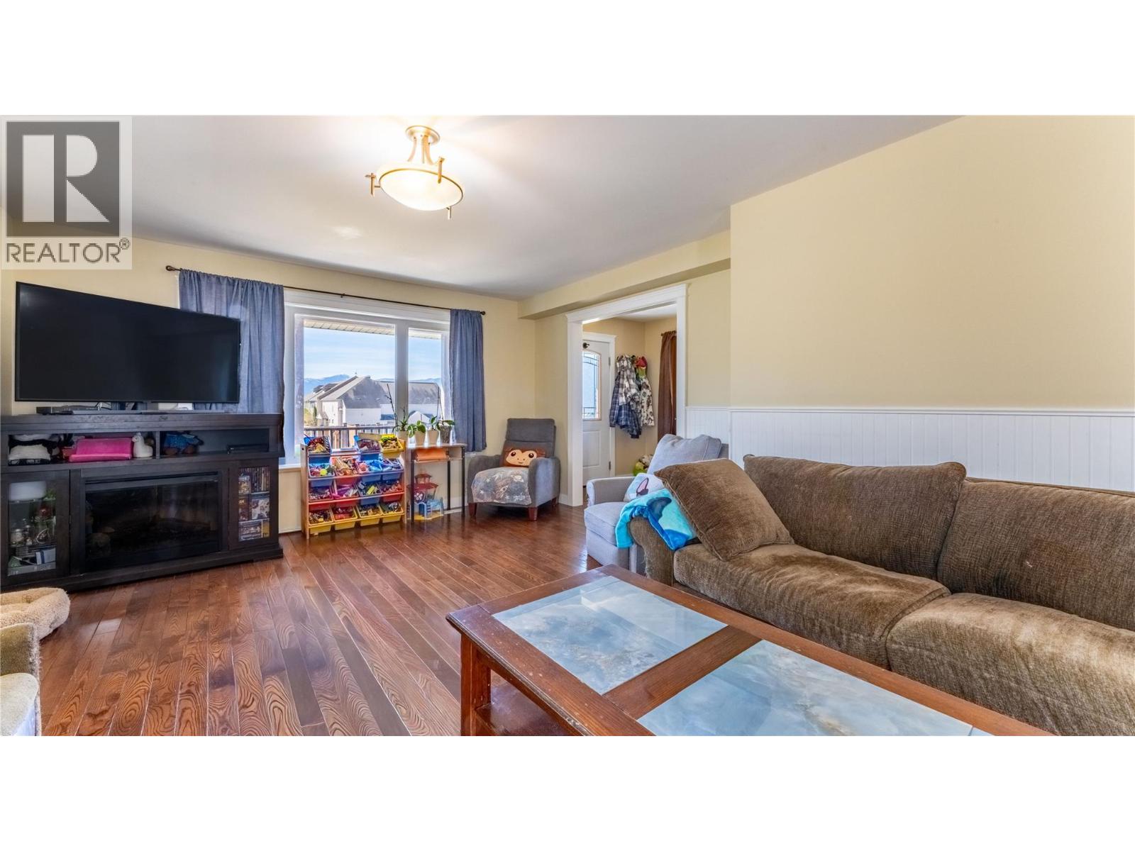 902 Murdoch Street - 5