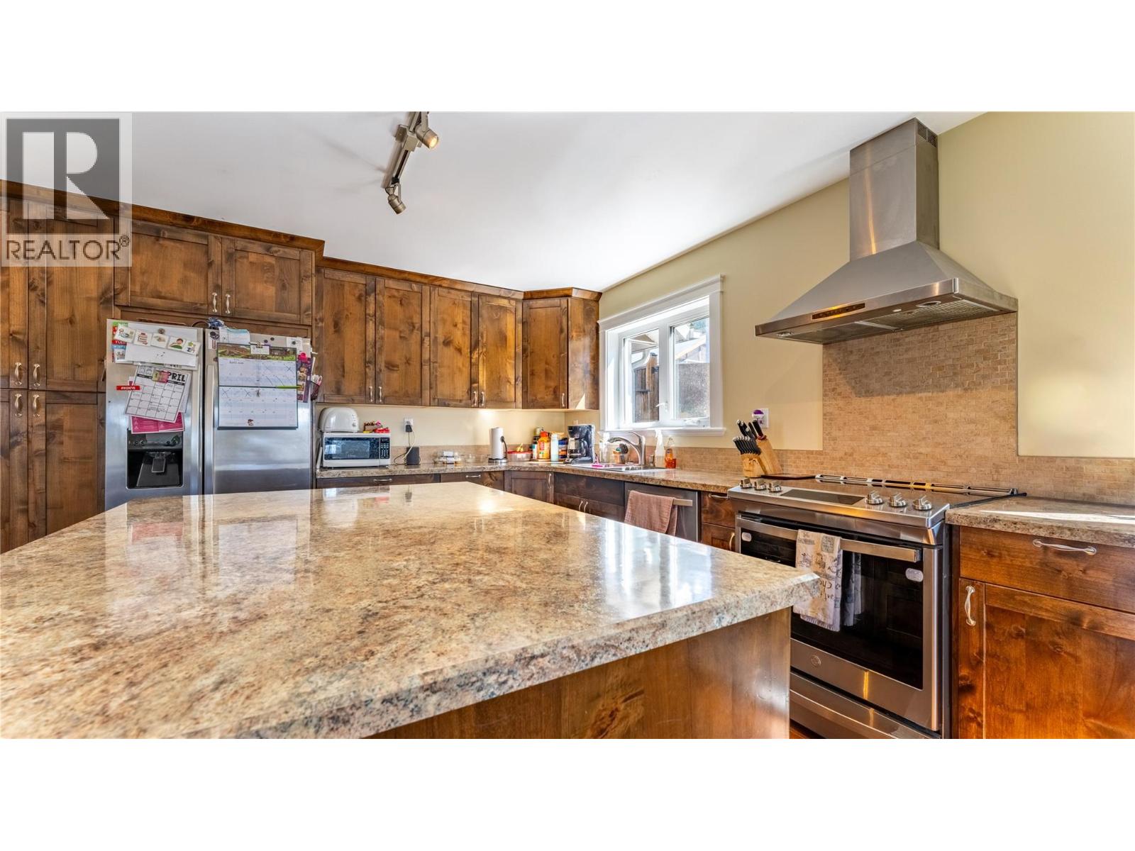 902 Murdoch Street - 6