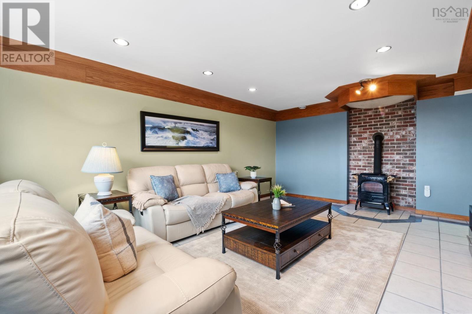 Property 24 of 51 of 122 Bayview Drive