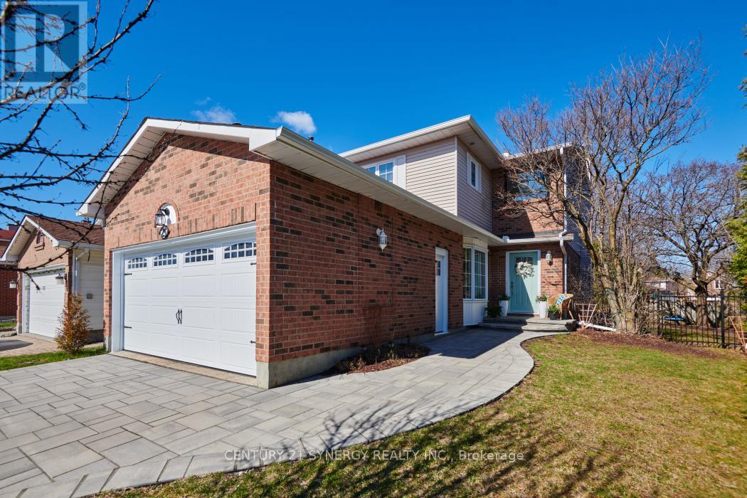 25 WATERTON CRESCENT - 1