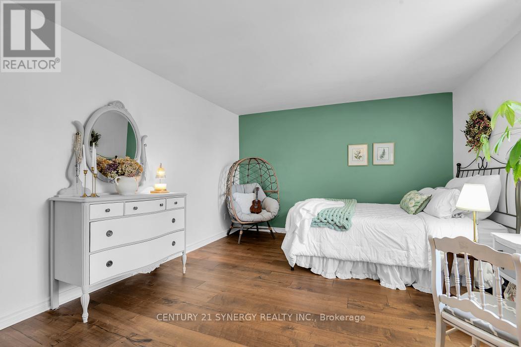 25 WATERTON CRESCENT - 27