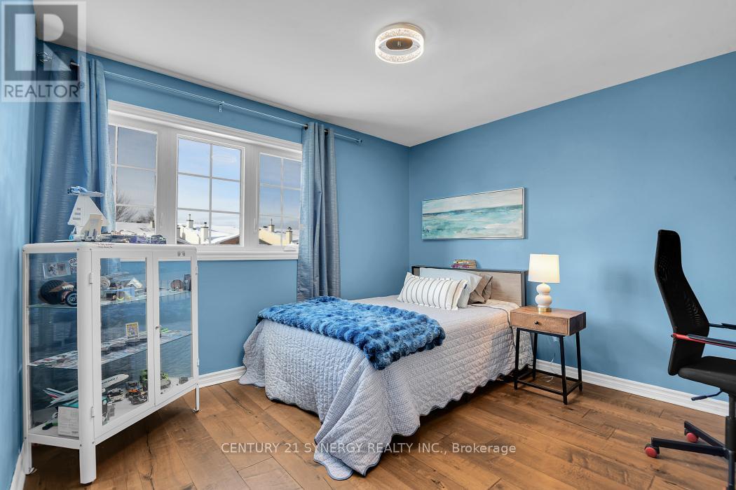 25 WATERTON CRESCENT - 32