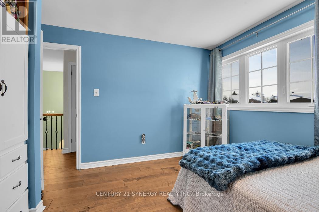 25 WATERTON CRESCENT - 33