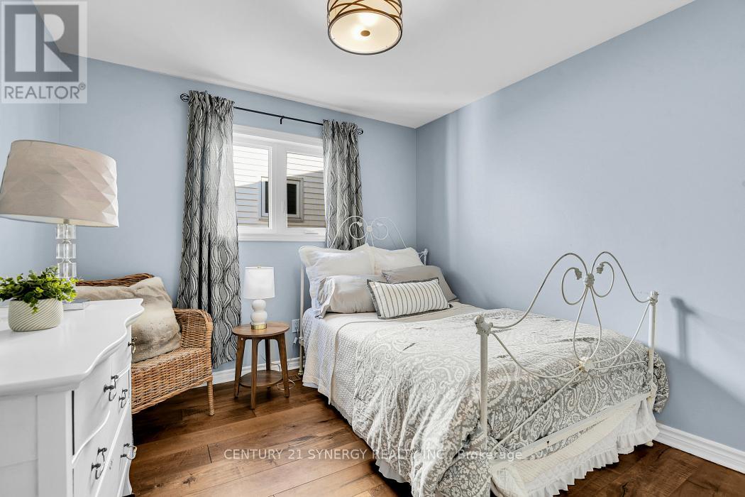 25 WATERTON CRESCENT - 34