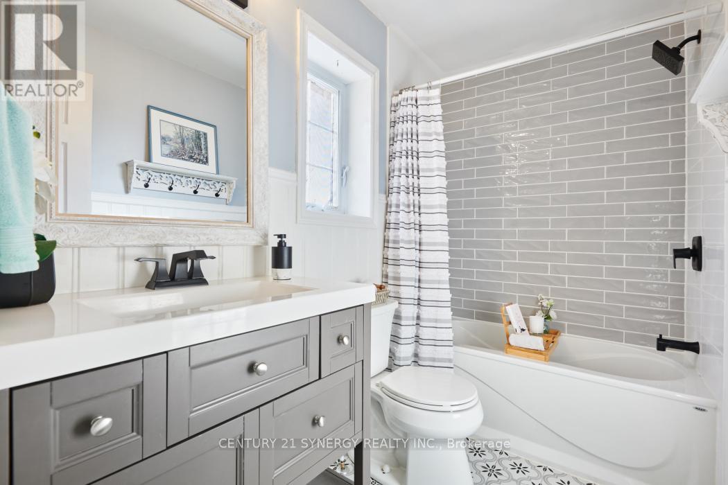 25 WATERTON CRESCENT - 36