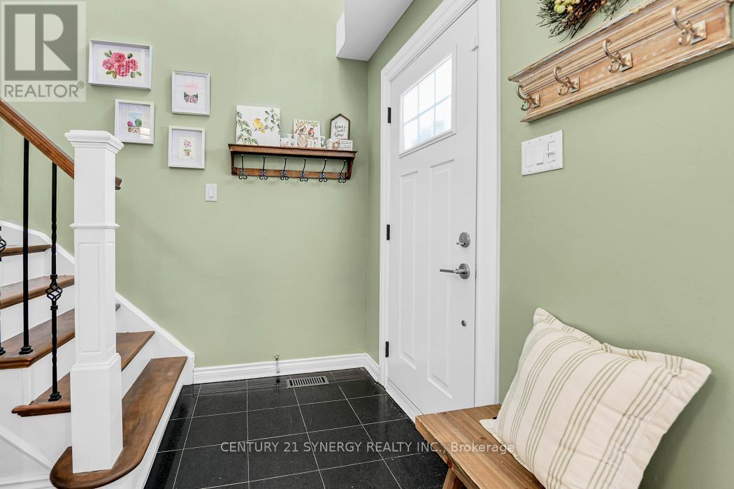 25 WATERTON CRESCENT - 4