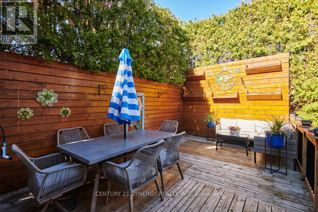 25 WATERTON CRESCENT - 42