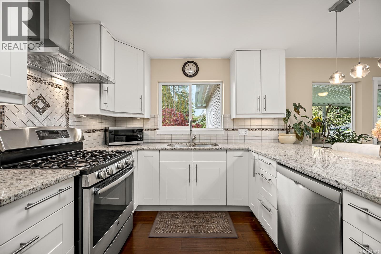 787 Stewart Ave - 10