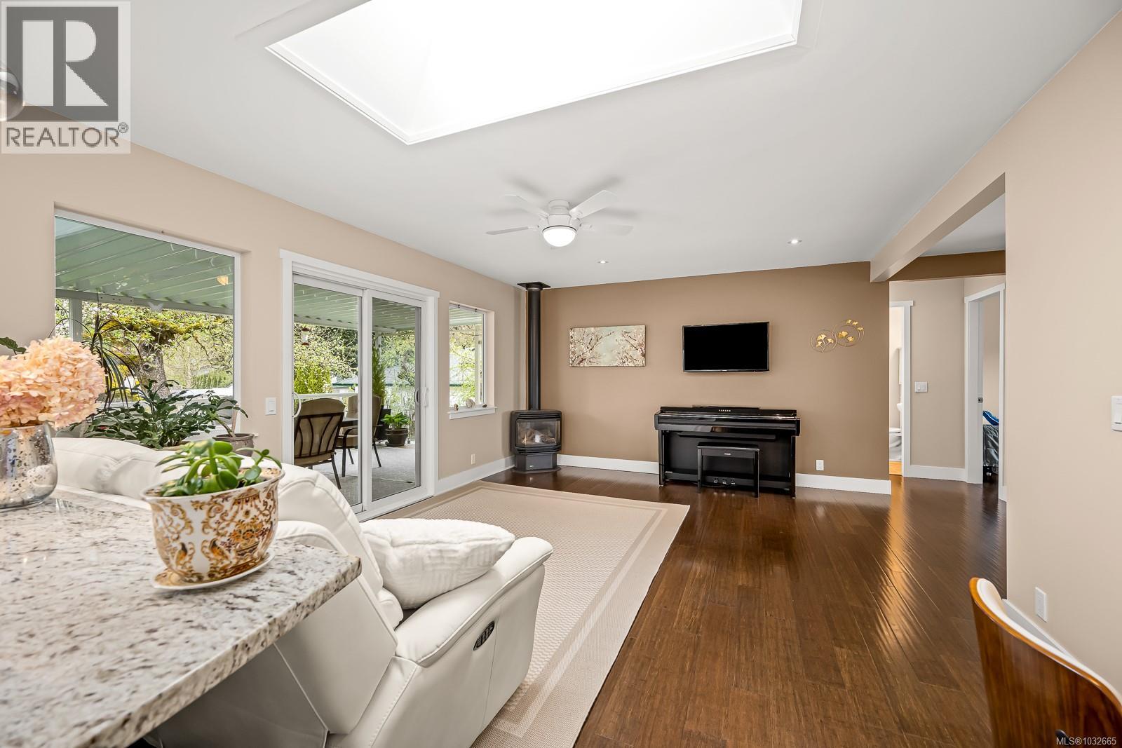 787 Stewart Ave - 16