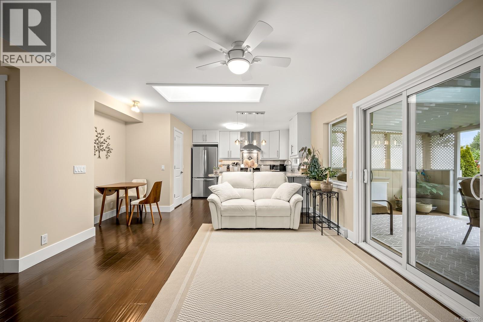 787 Stewart Ave - 17