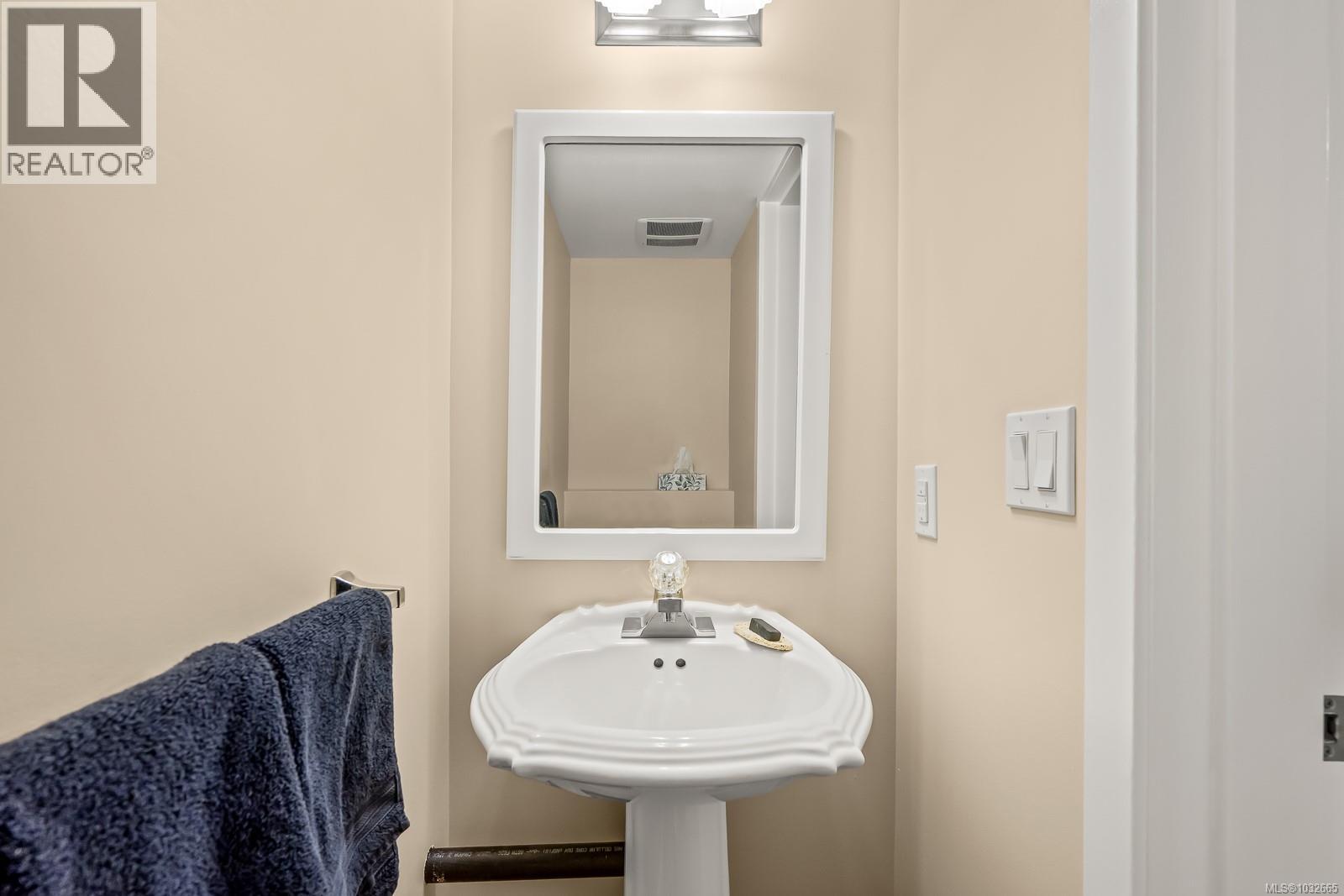 787 Stewart Ave - 32