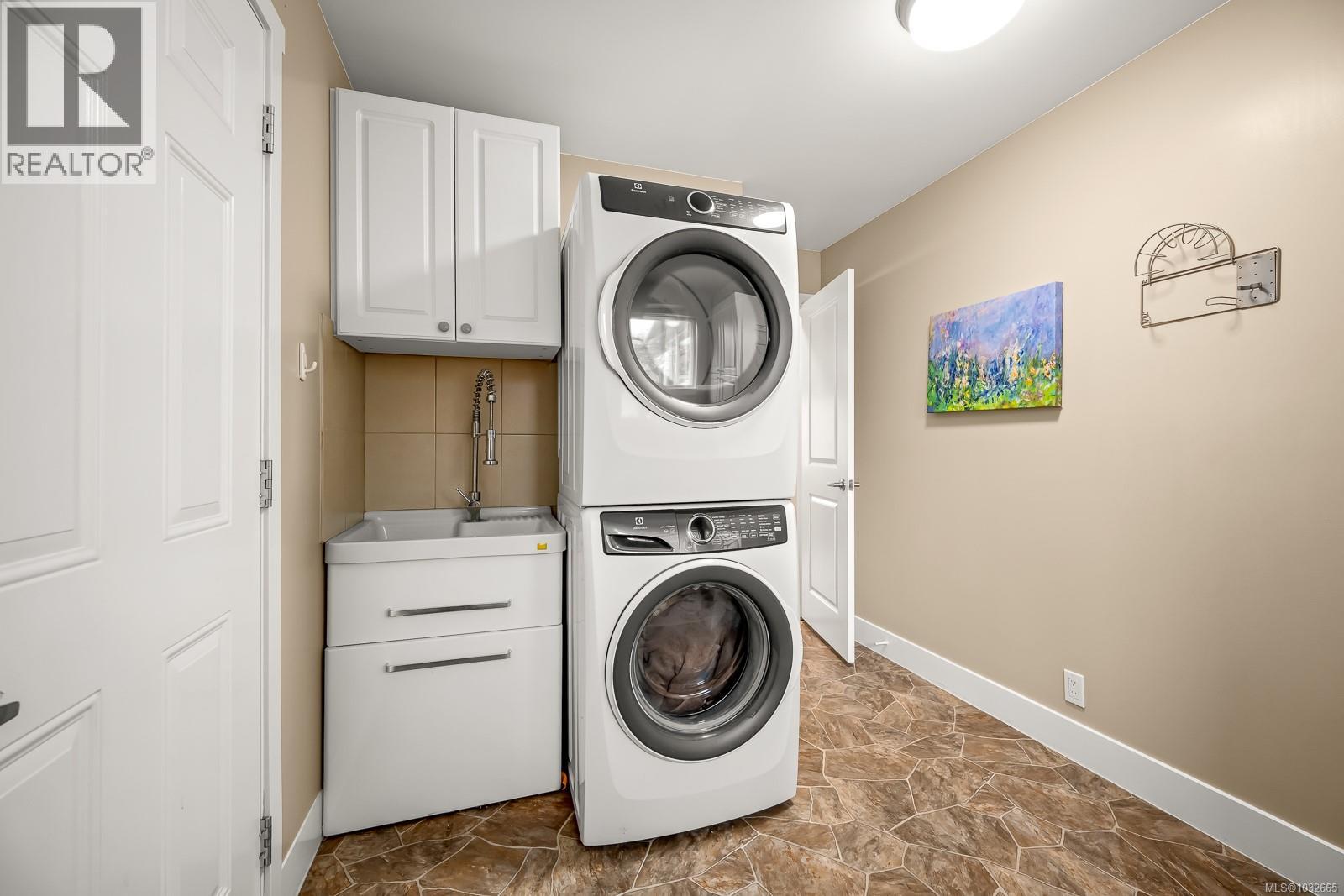 787 Stewart Ave - 33