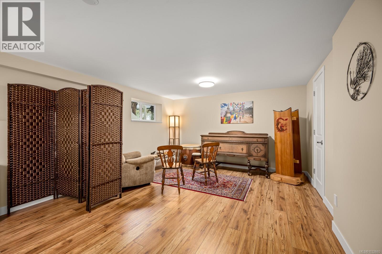 787 Stewart Ave - 31