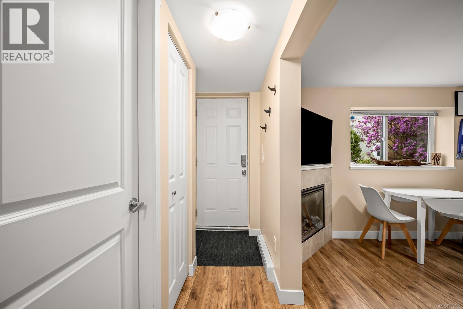 787 Stewart Ave - 40