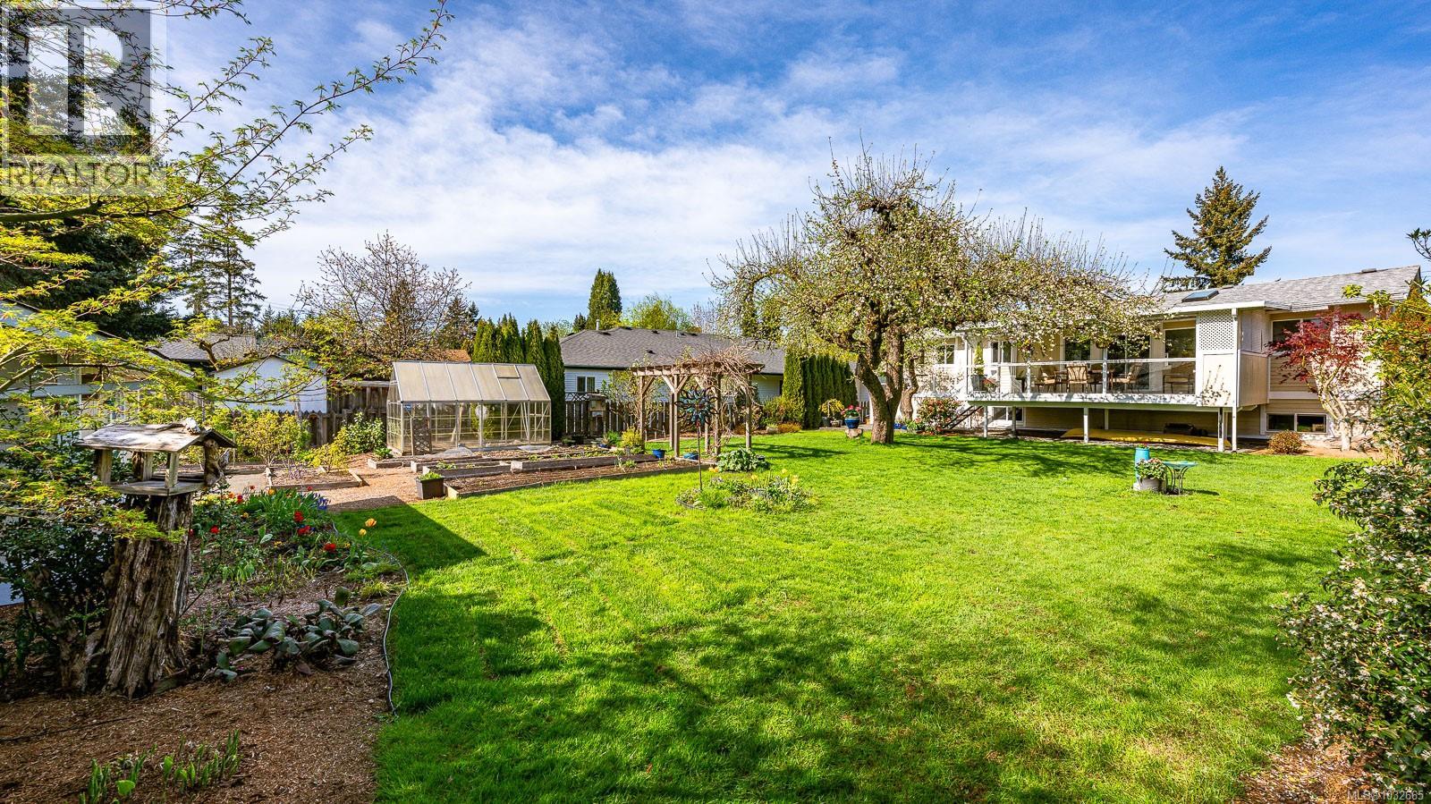 787 Stewart Ave - 64