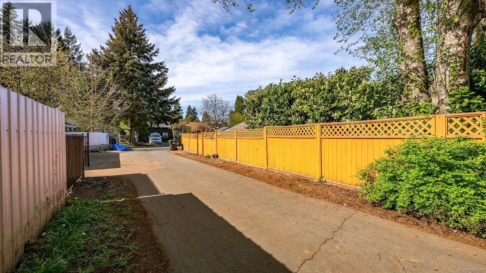 787 Stewart Ave - 66