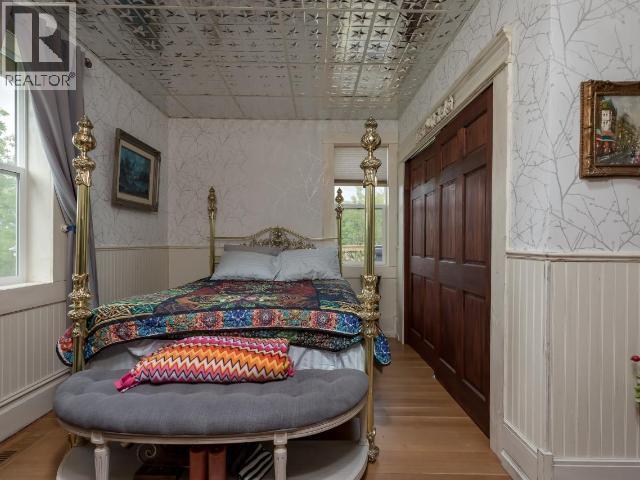 5208 TRANS CANADA Highway - 36