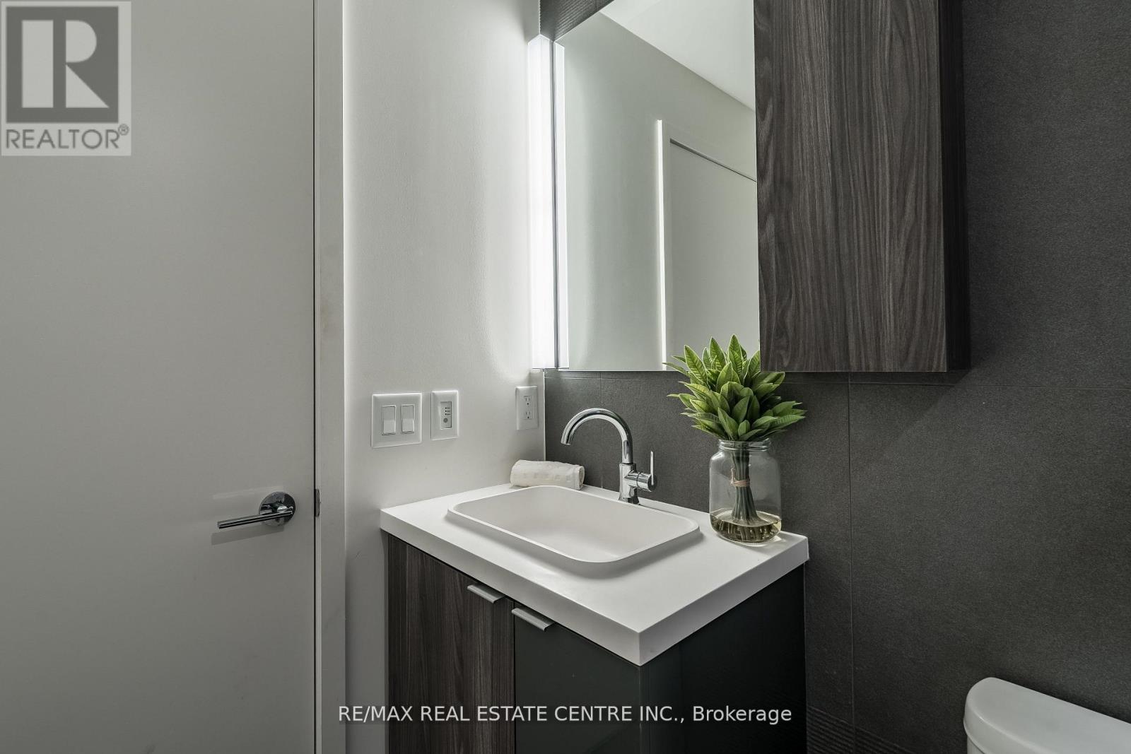 #3504 15 MERCER STREET - 31