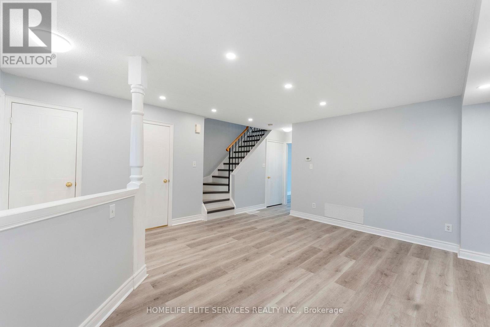 7 LENTHALL AVENUE - 10