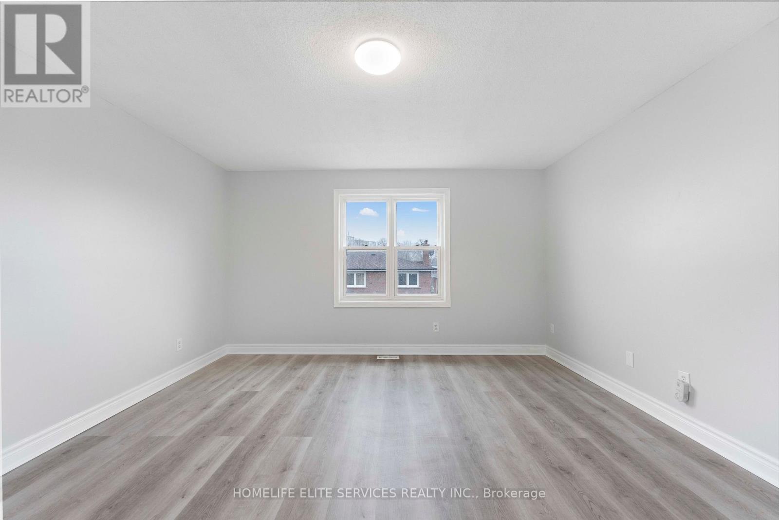 7 LENTHALL AVENUE - 18
