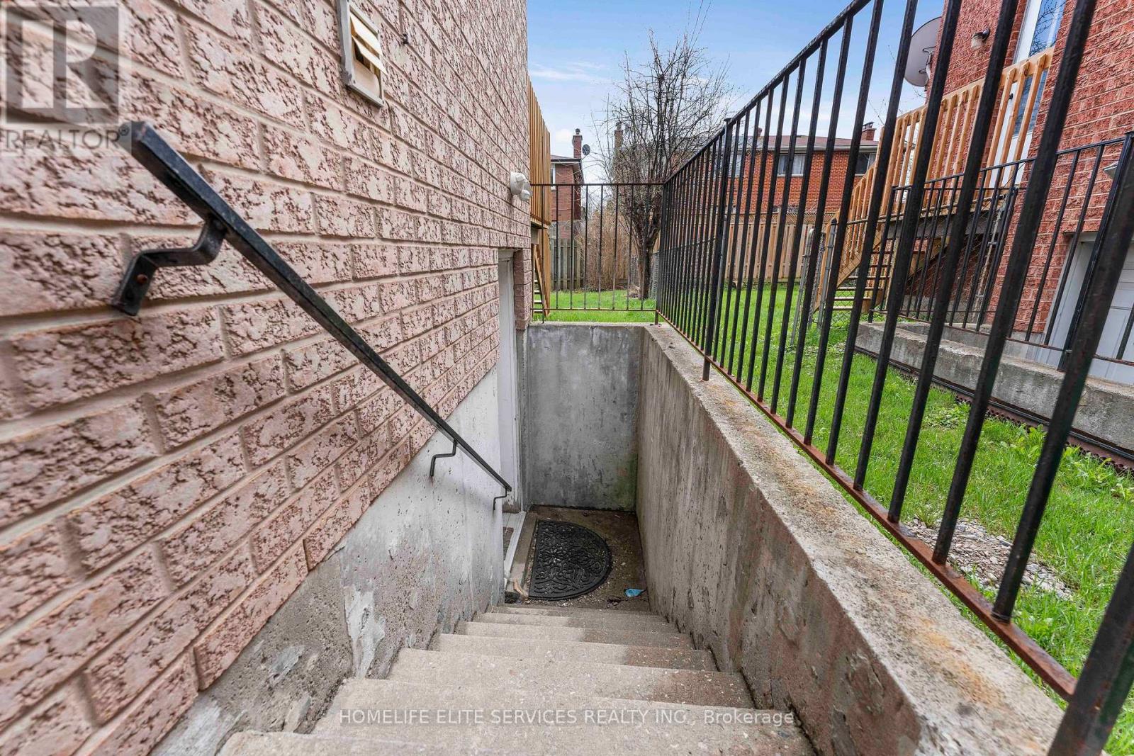 7 LENTHALL AVENUE - 6