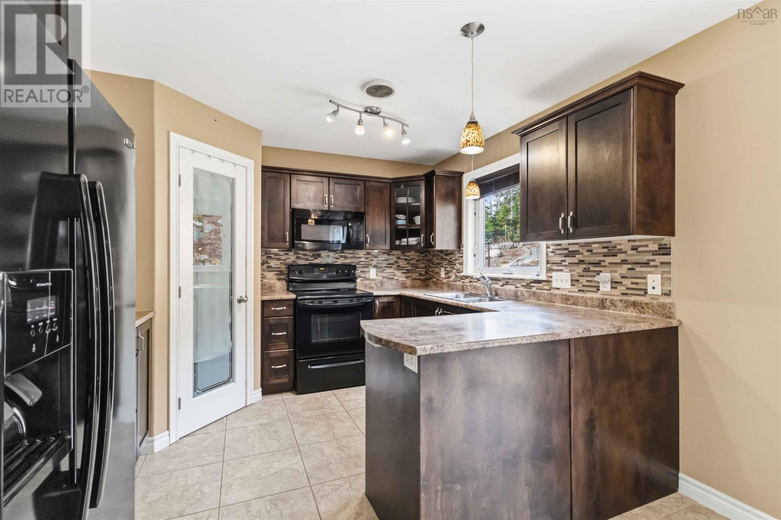 Property 20 of 50 of 33 Riverwood Drive