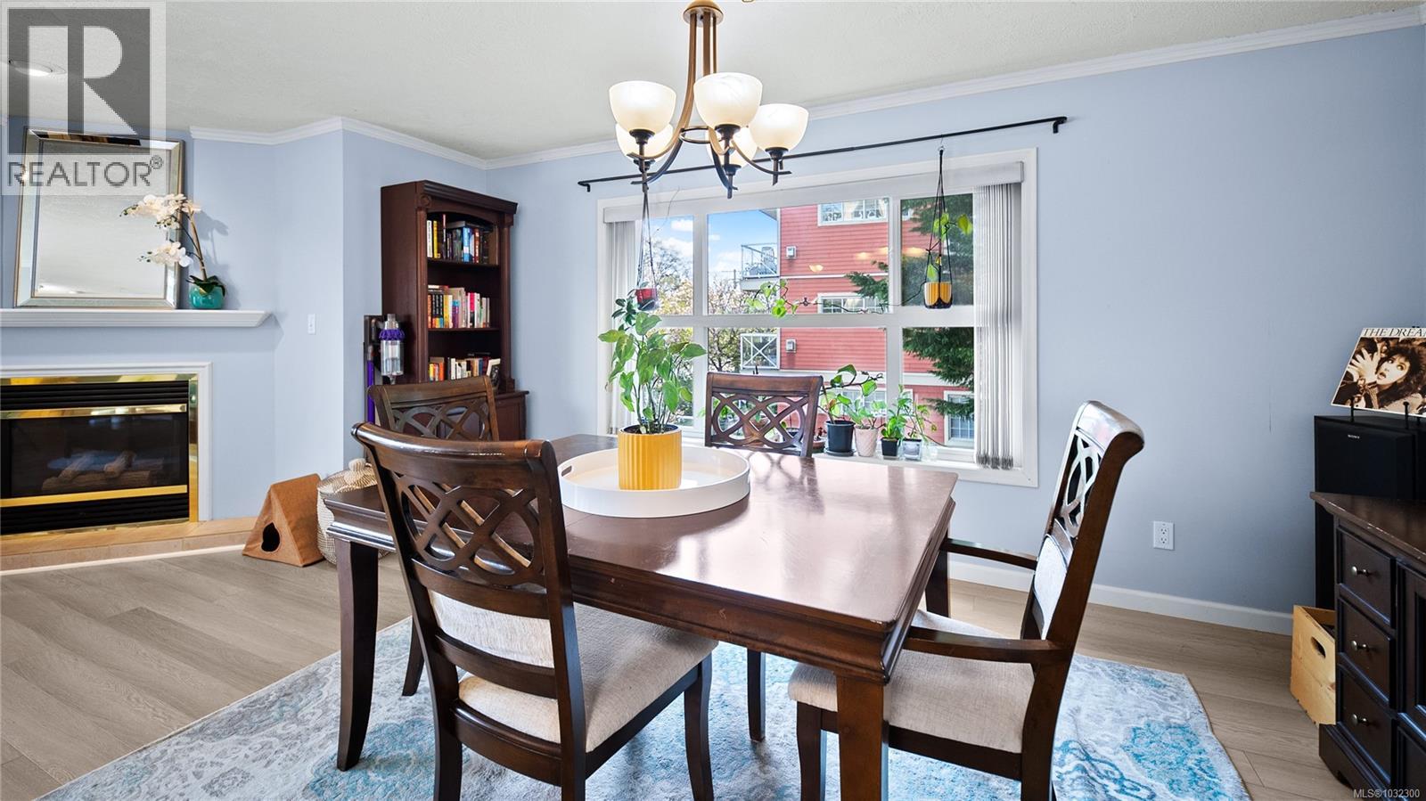 204 1361 Hillside Avenue, Victoria