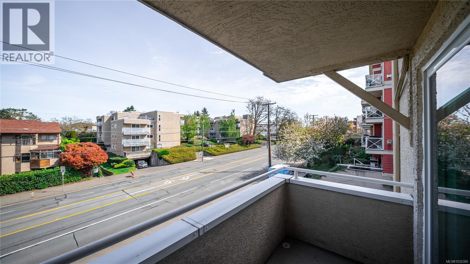 204 1361 Hillside Avenue, Victoria