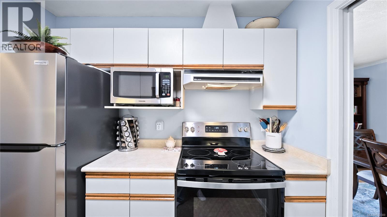 204 1361 Hillside Avenue, Victoria